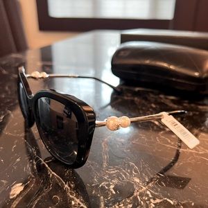 New with Tags CHANEL Pearl Butterly Sunglasses